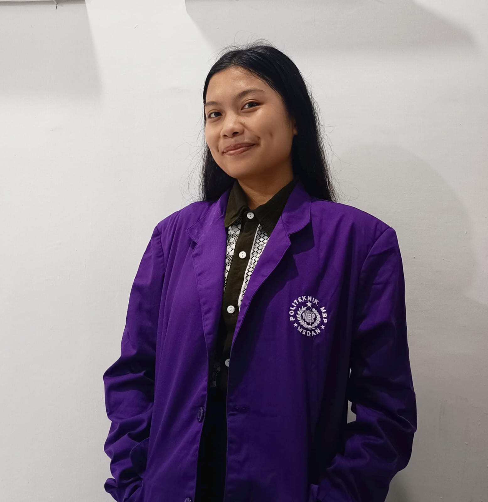 Selamat kepada Putri Rahelia Tambunan mahasiswa Program Studi Bahasa Inggris,  semester dua dari kampus Politeknik MBP Medan yang lulus seleksi administrasi peserta Pilmapres LLDIKTI wilayah 1 Tahun 2026 Semoga sukses untuk proses selanjutnya